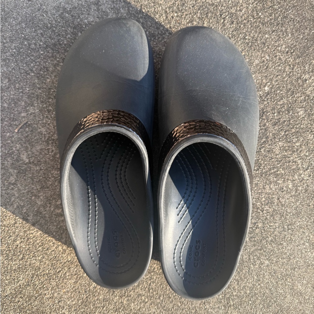 CROCS Women’s Black Slip-On Mule/Clog - Picture 2 of 6